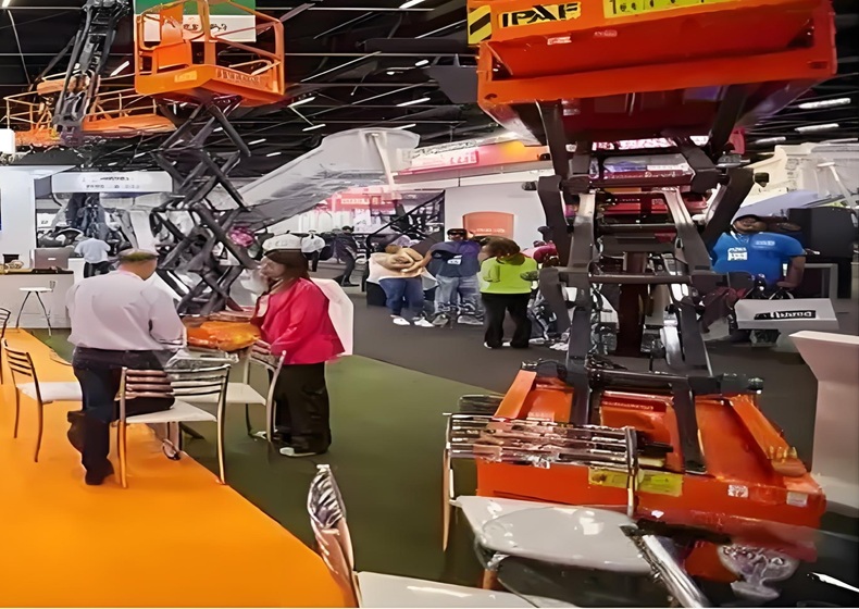 Brazilian customers Visits Maya International Trade Company, Highly Praises Self-Propelled Scissor Lifts and Aerial Work Platforms